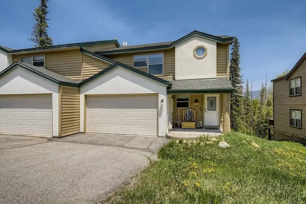 4BR Townhome w/ Private Hot Tub, Garage, and Deck