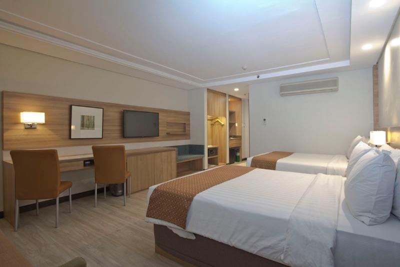 Crown Regency Hotel - Makati - Tap to explore photos