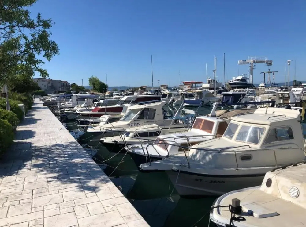 Luxury Apartment Ivo With Jacuzzi Near the Beach