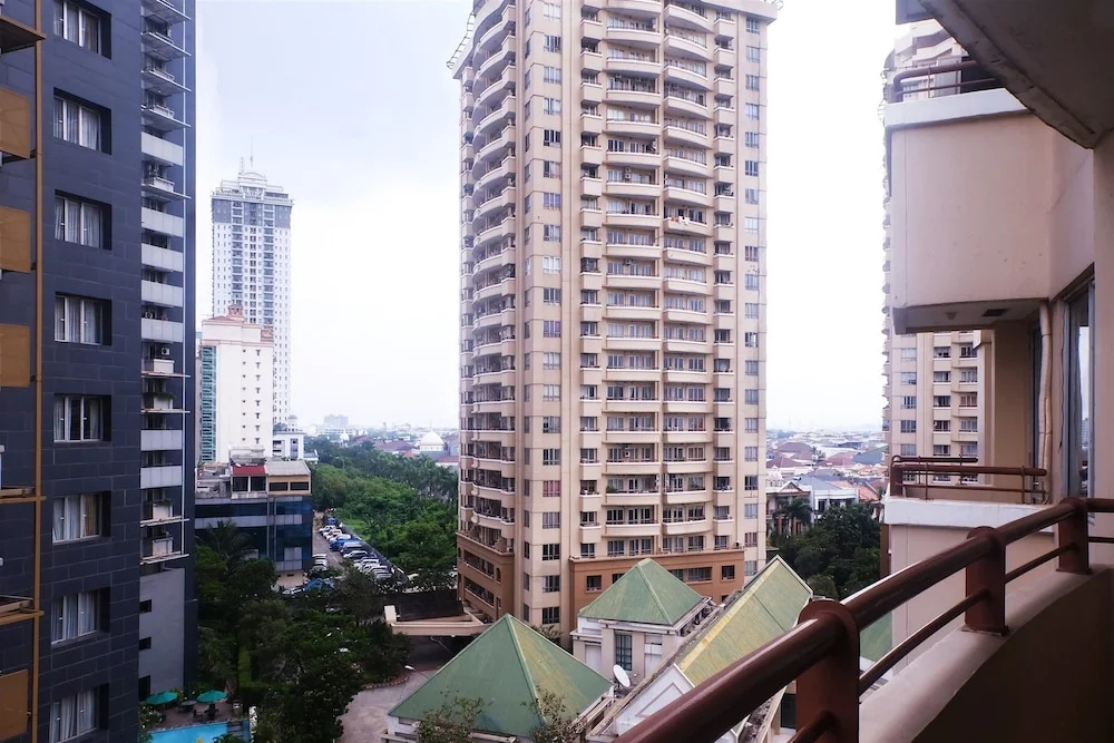 Homey Paladian Park Apartment Near Moi Kelapa Gading