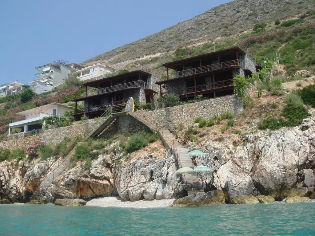 3 Bedrooms Villa