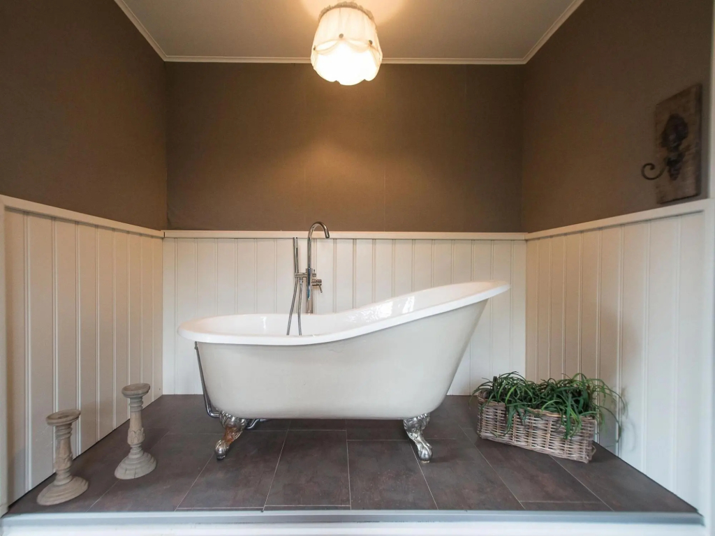 Magnificent Luxury Chateau in Vast Garden with Sauna & Hot Tubs - фото 16