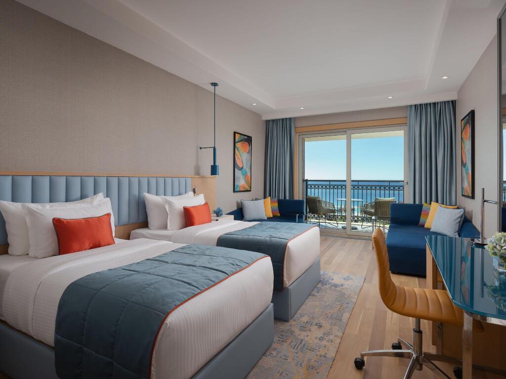 Двухместный номер Deluxe с балконом и с видом на море 2 отдельные кровати в Rixos Water World Aktau 