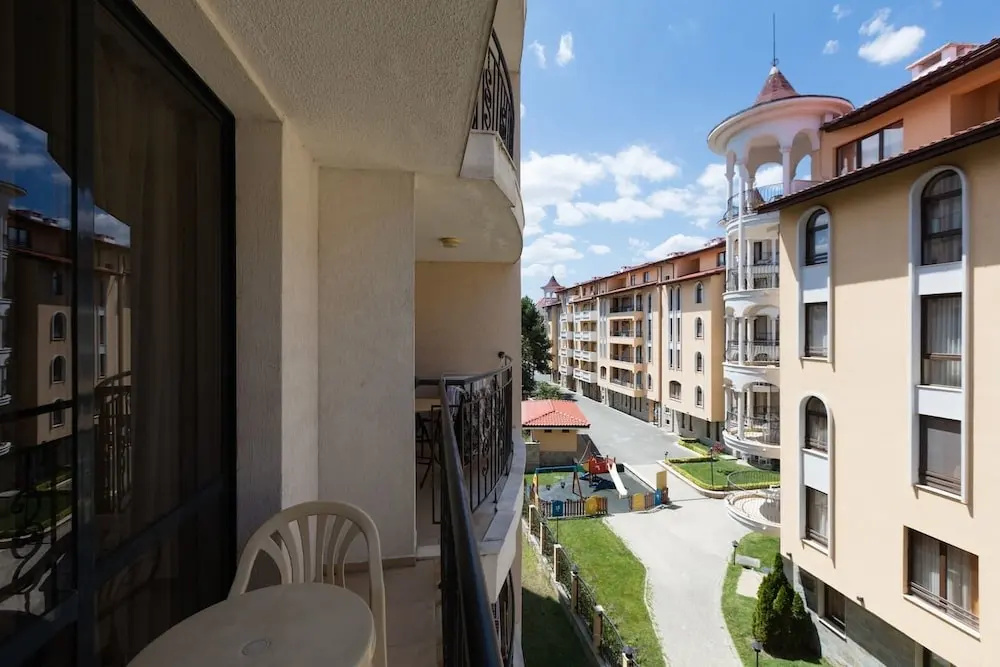 Quiet Studio with Kitchen & Balcony