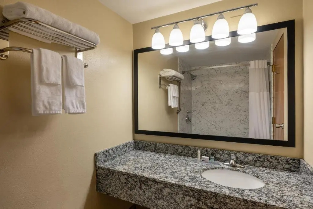 AmericInn by Wyndham Cedar Rapids North - Chambres
