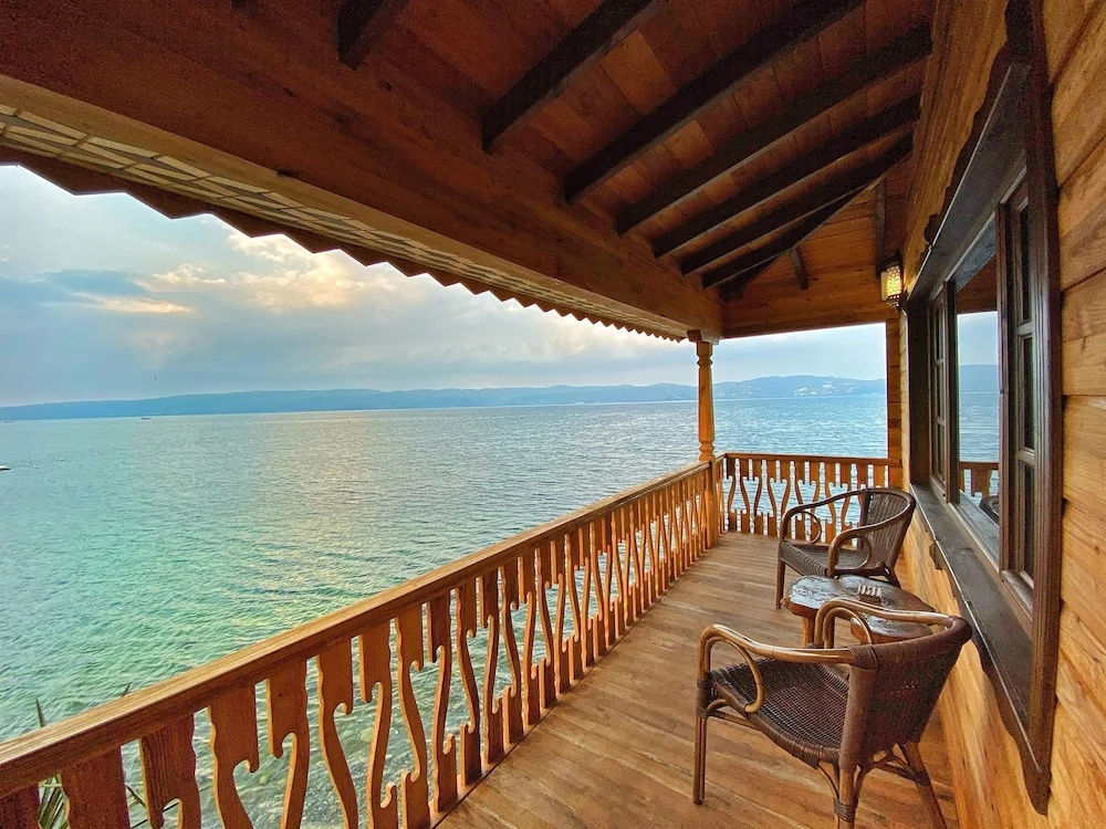Beach & Waterfront
