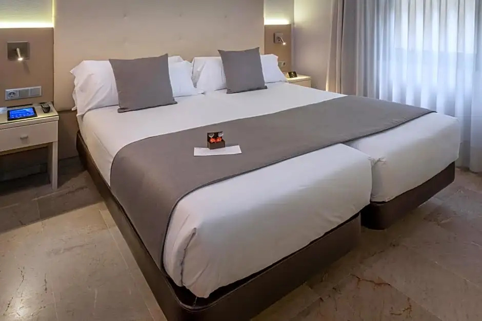 Serhs Del Port Hotel - Chambres