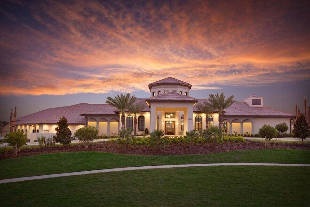 9052sd · Newly Furnished 9BR Villa/steps From Clubhouse