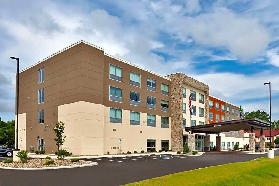 Holiday Inn Express & Suites MILAN – SANDUSKY AREA by IHG