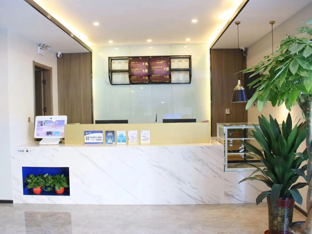 Lobby & Reception