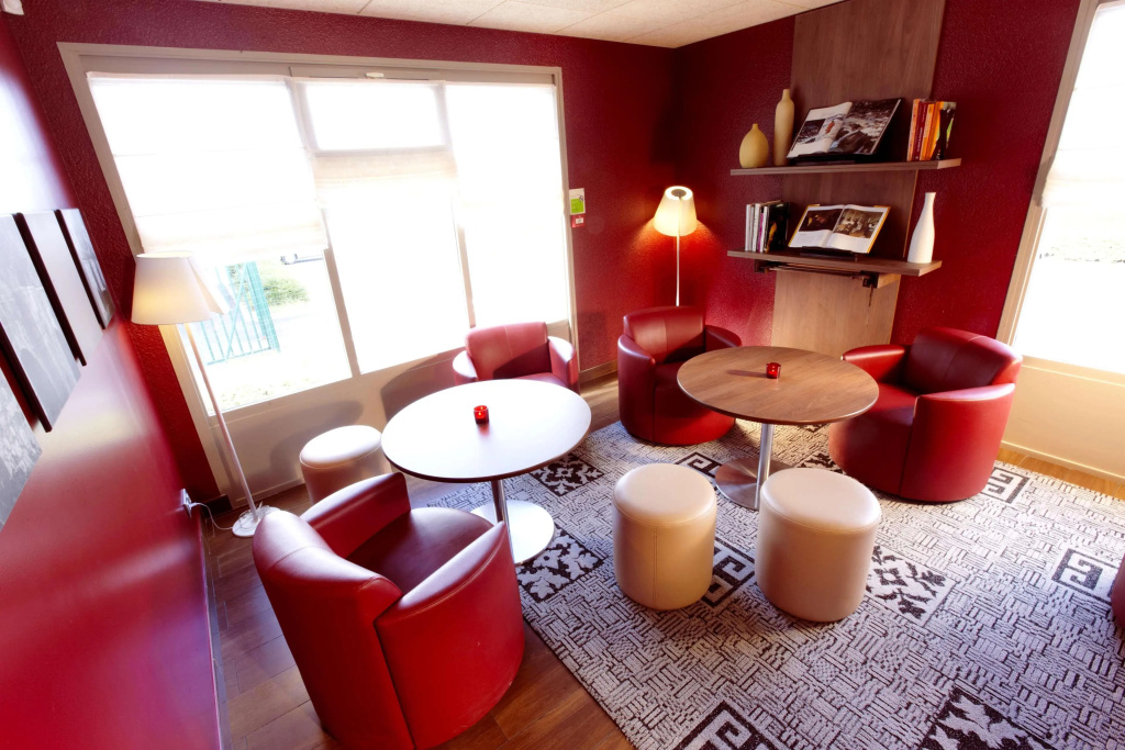 Lobby & Reception
