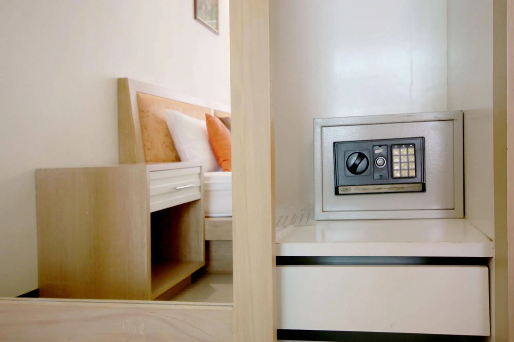 Orange Hotel — 3