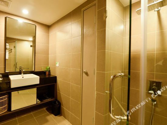 Grand Alora Hotel