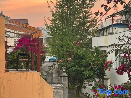 Tengchong Jimei Garden Hot Spring Homestay