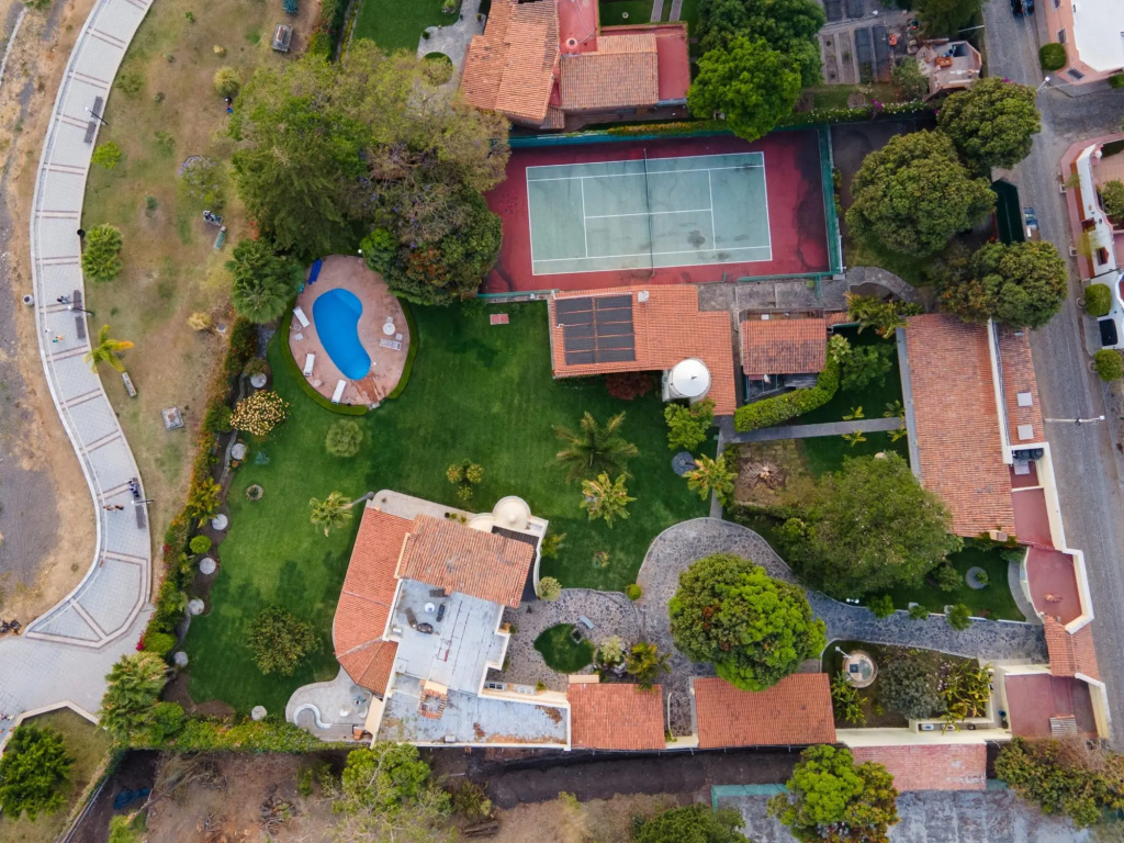 Casa con Alberca Frente al Lago Lakefront House one Step Away From the Melacon