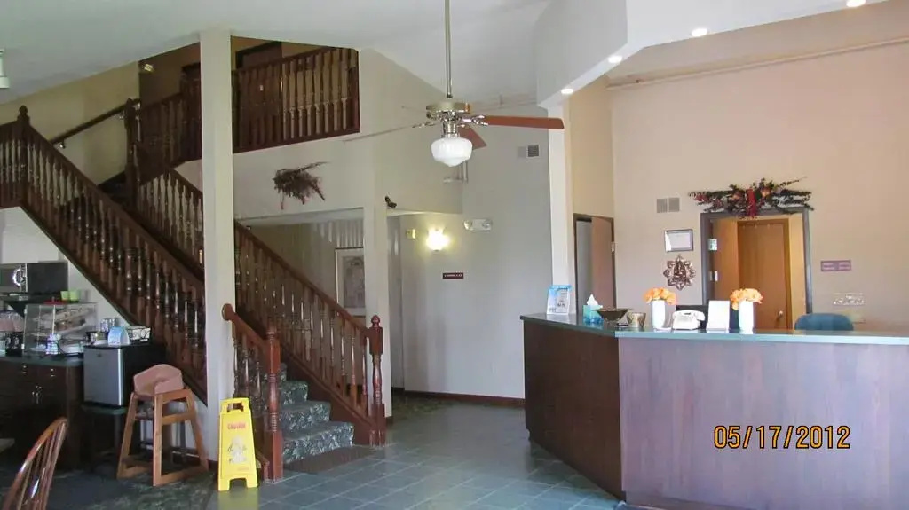 Travelers Lodge & Suites