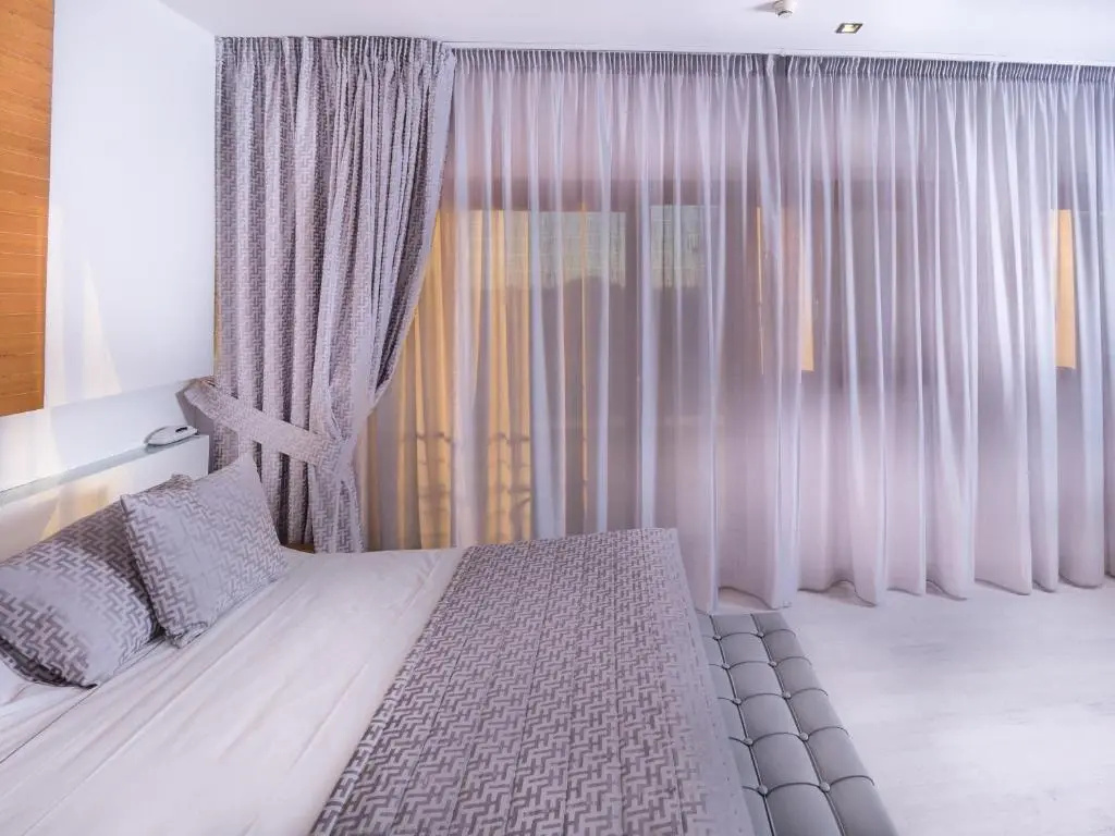 Deluxe Double room (full double bed)