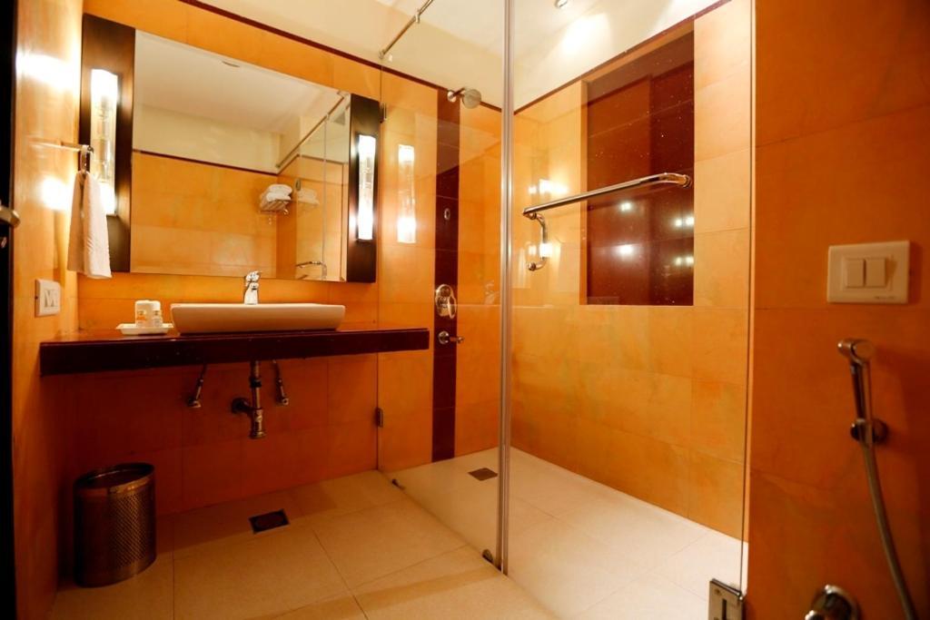 bathroom bathroomGrand View