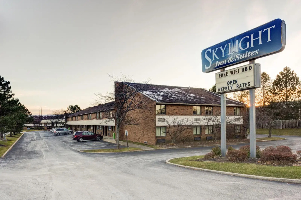SkyLight Inn Cleveland - Willoughby