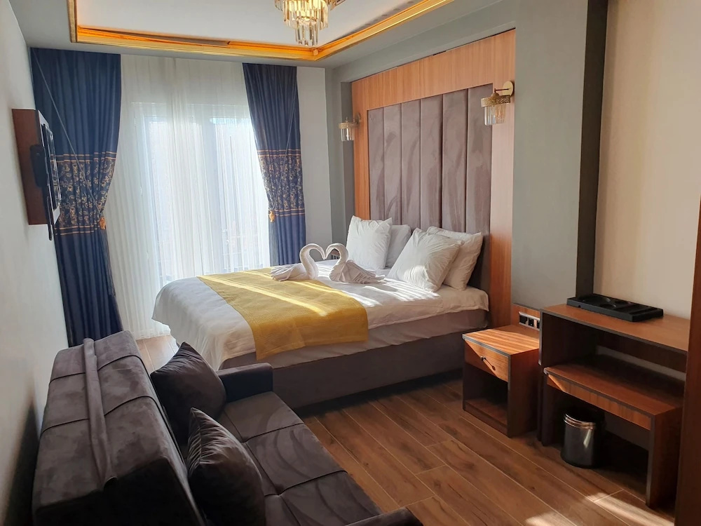 Deluxe Double room (full double bed)