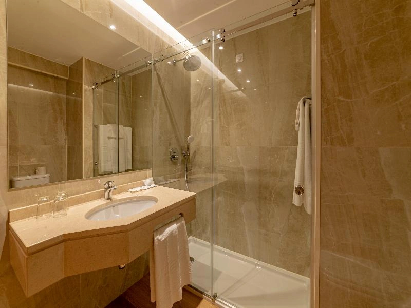 Standard Double room with balcony (full double bed)