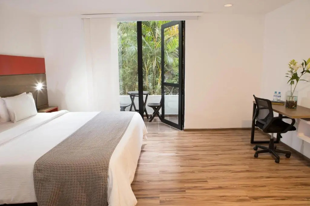 Deluxe Double room with balcony (full double bed)