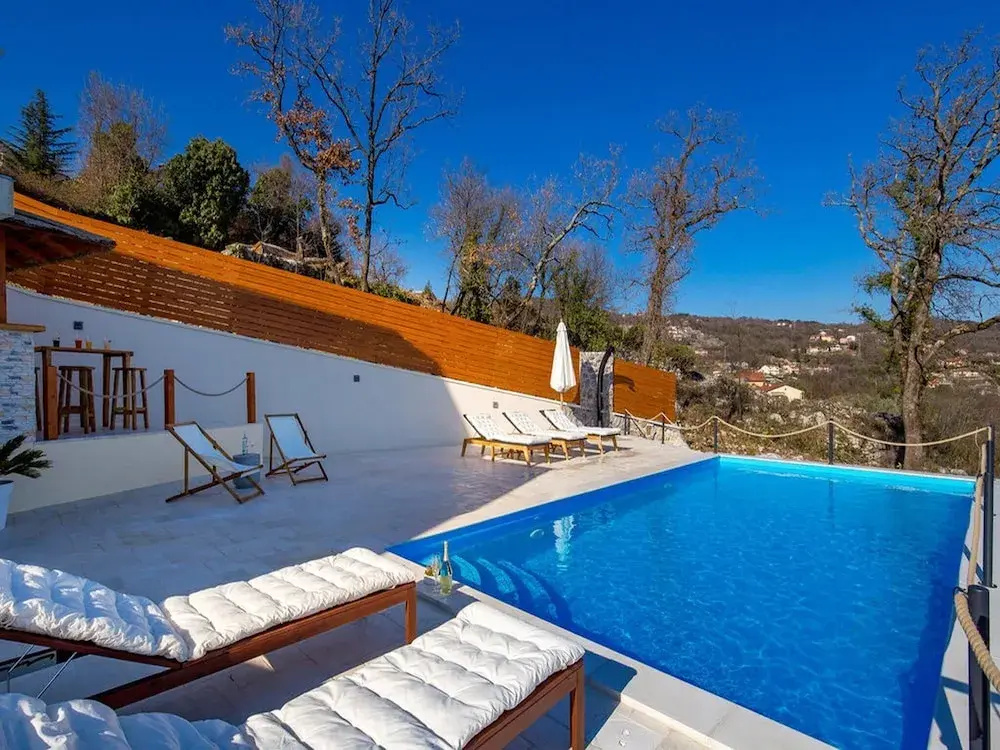 4 Bedrooms Villa with balcony
