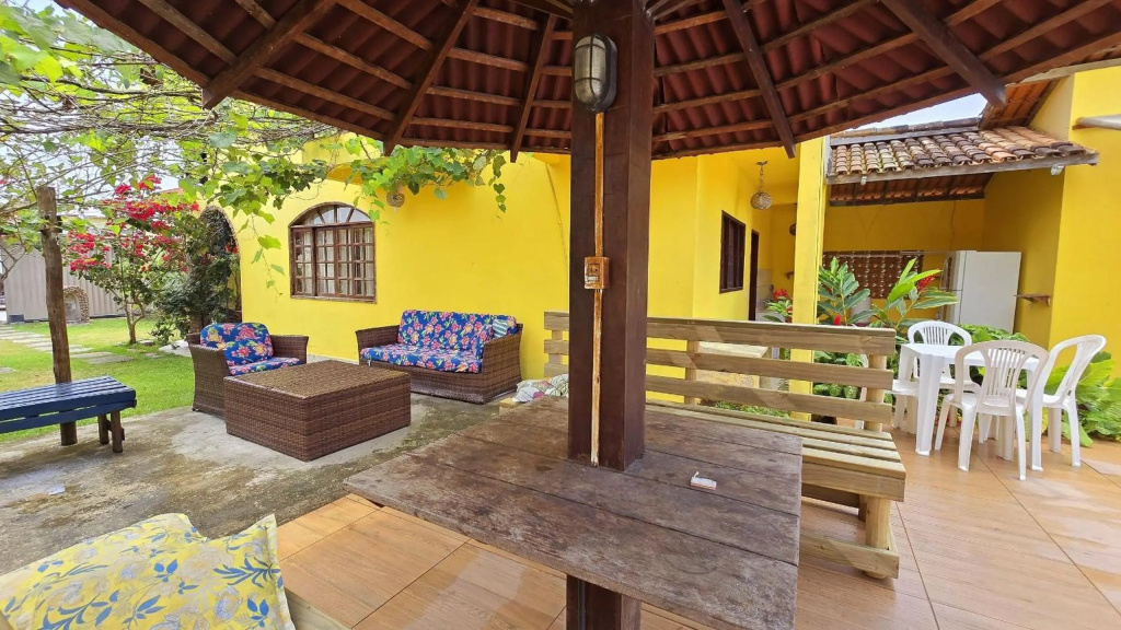 Casa Amarela com 7 quartos para 20 pessoas em Porto Seguro