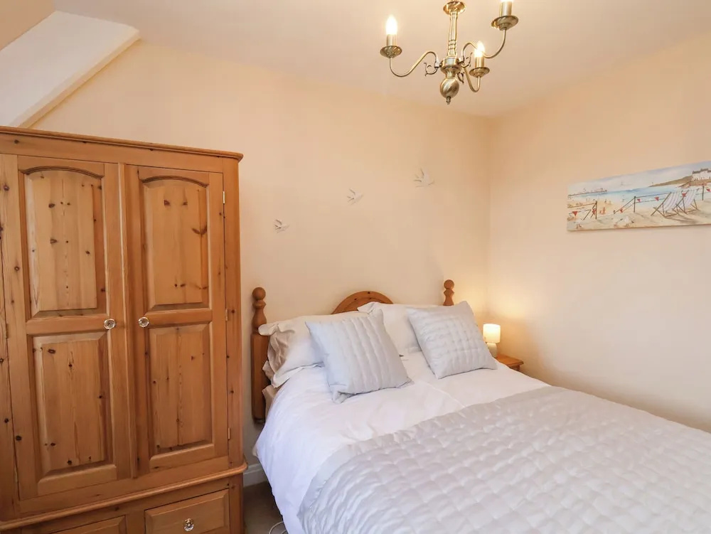 Maypole Cottage — 3
