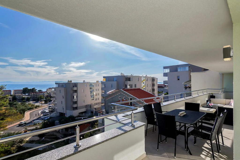 Penthouse Lush Makarska