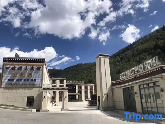 Siguniang Mountain Hotel (Changping Valley Scenic Area) in Ngawa