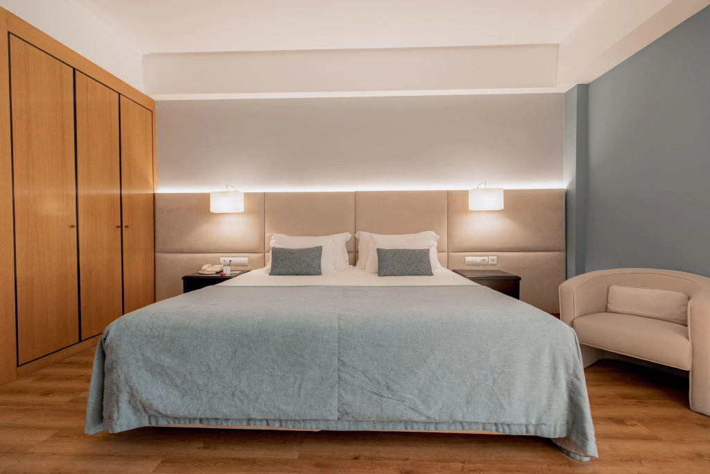 Double Suite with city view (full double bed)
