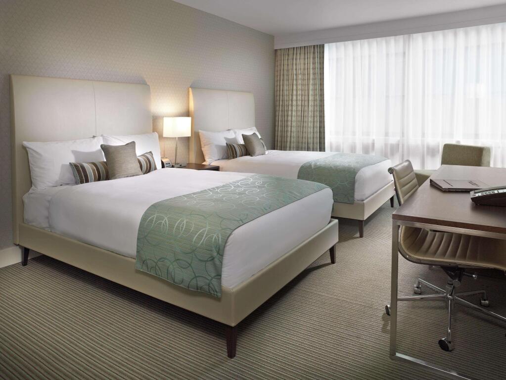 Coast Coal Harbour Vancouver Hotel by APA by null