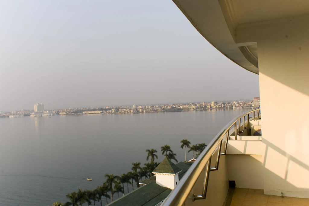 Beach & Waterfront