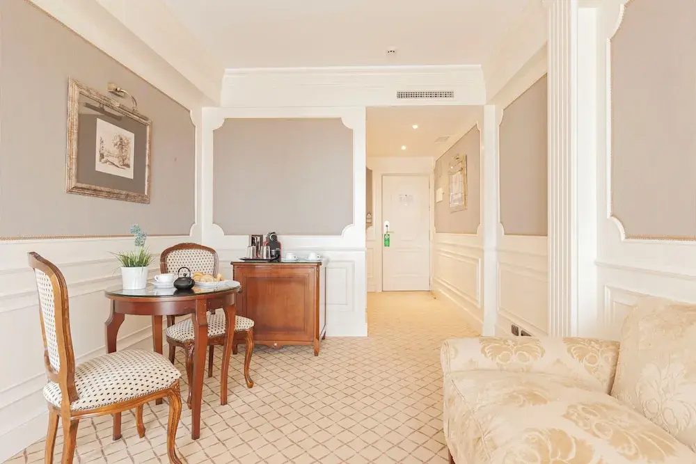 Presidential room