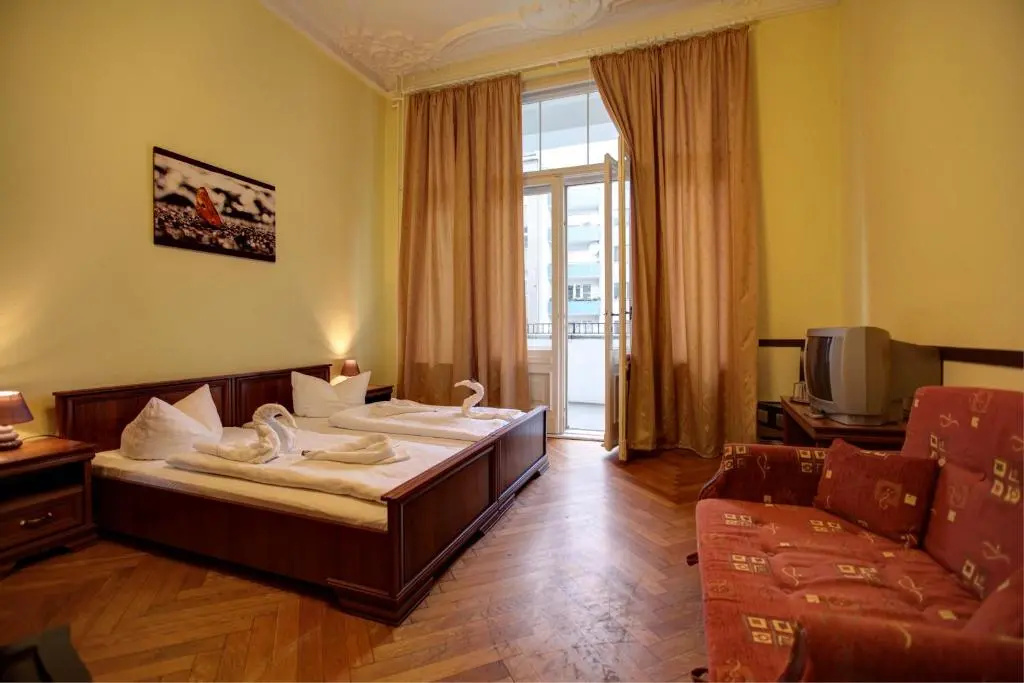 Double room (full double bed)