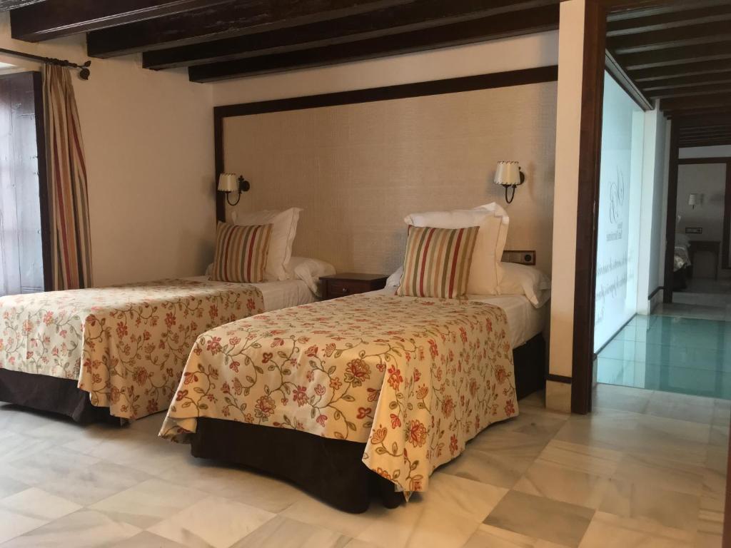 Palacio San Bartolome by null