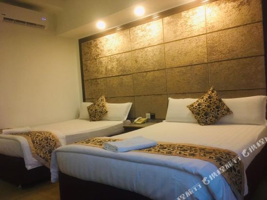 Eagle Bay Hotel