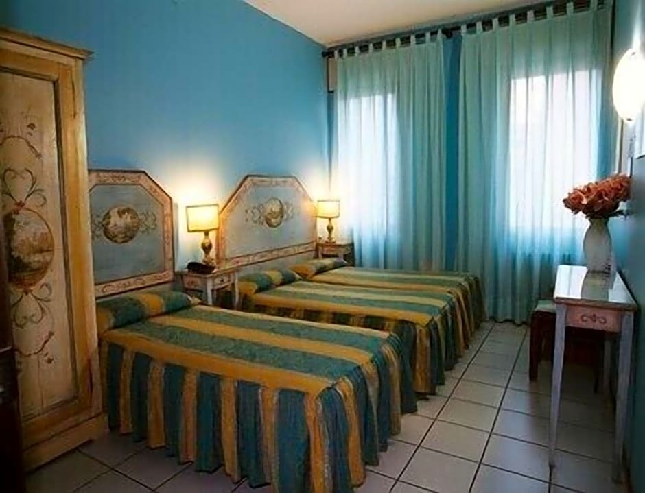 Трёхместный номер Standard в Hotel Ariston