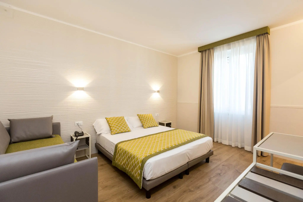 Superior Double room (full double bed)