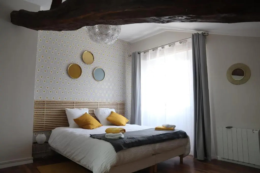 Standard Triple room with pool view