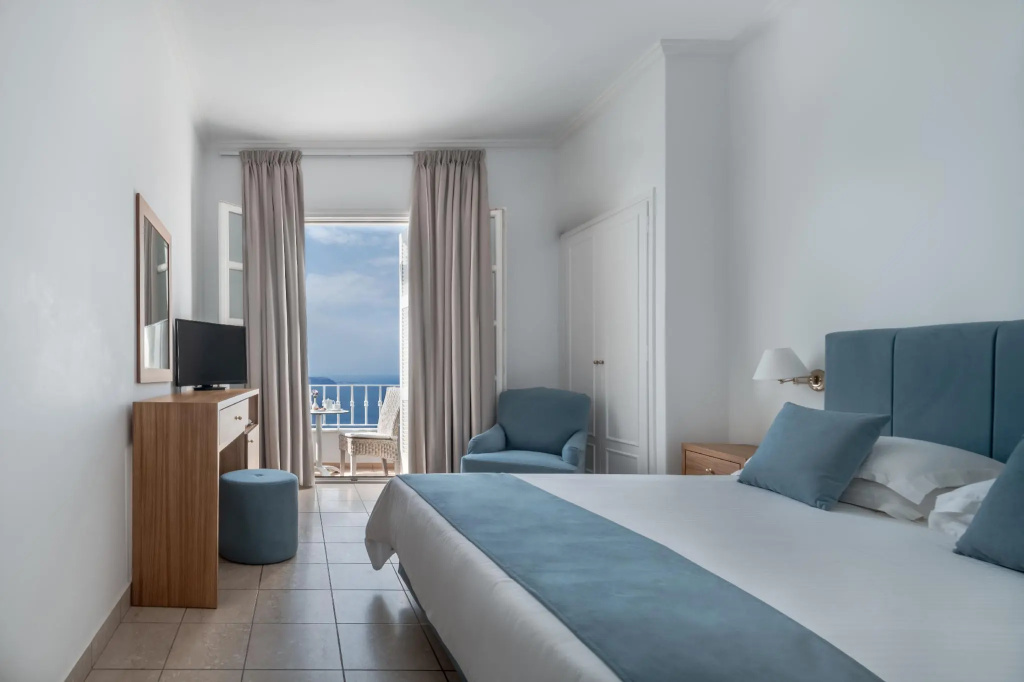 Standard Double room with balcony and with mountain view (full double bed)