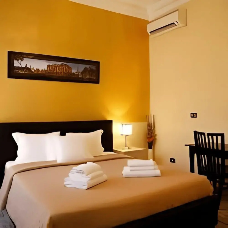 Deluxe Double room (full double bed)