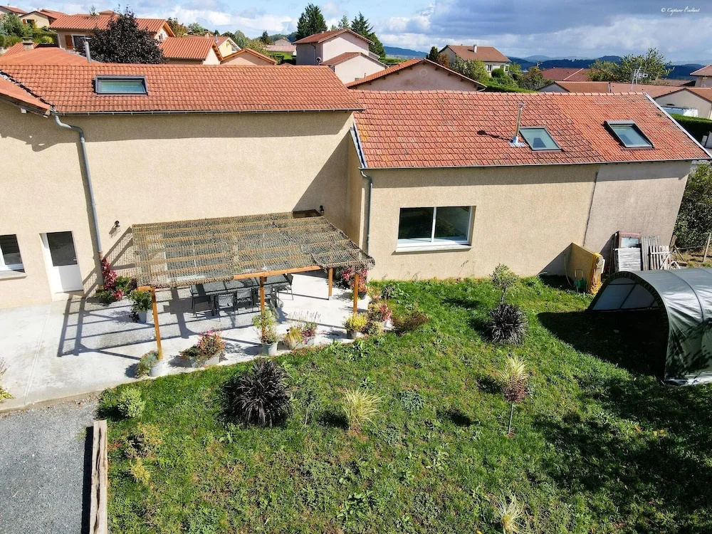 Villa With 5 Bedrooms in Panissières, With Indoor Pool, Enclosed Garden and Wifi - 56 km From the Slopes