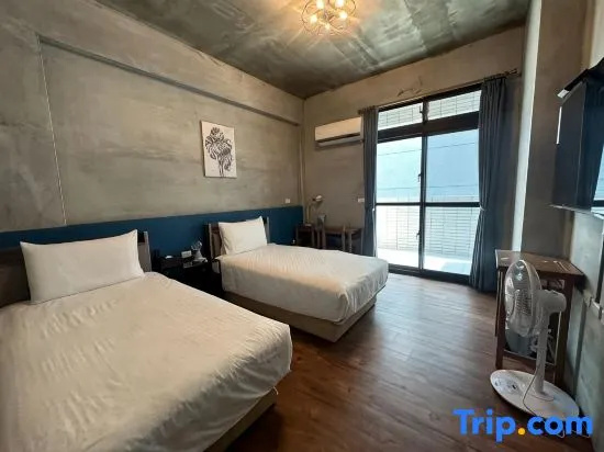 Standard Double room with balcony (full double bed)