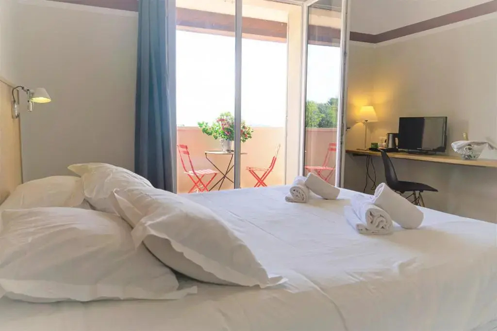 Standard Double room with balcony (full double bed)