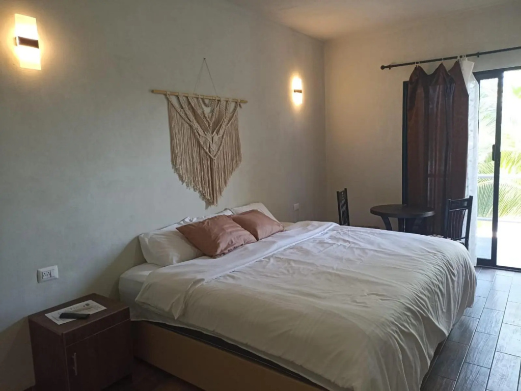 Hostal 230 — 4