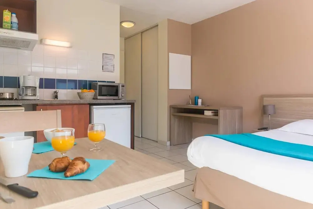 Double Studio (full double bed)