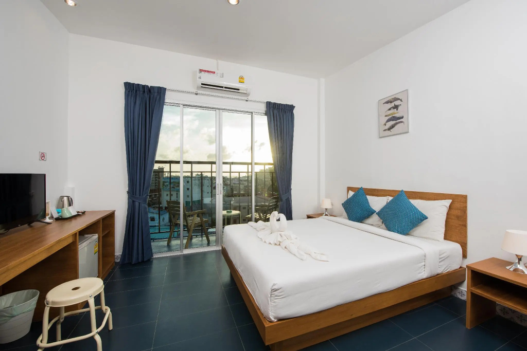 Deluxe Double room (full double bed)