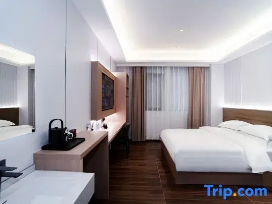 Deluxe Double room (full double bed)
